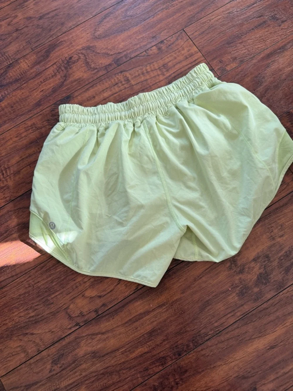 RARE lululemon athletica Hotty Hot 2.5 Low Rise Athletic Shorts Citra Lime | 6